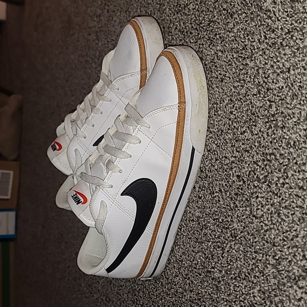 Nike Court Legacy's Size 9.5 women's